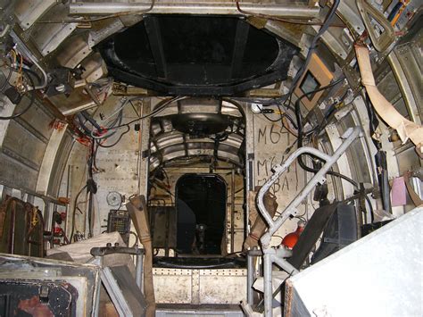 http://upload.wikimedia.org/wikipedia/commons/4/40/Heinkel_He_111_interior.JPG | Wwii aircraft ...