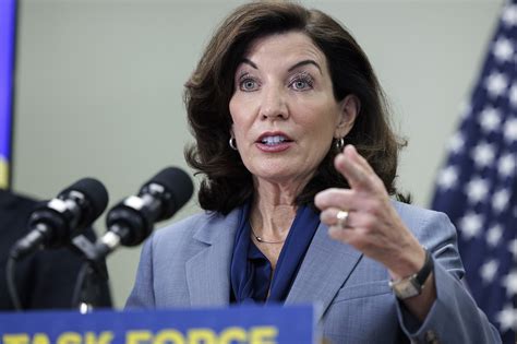 Gov. Kathy Hochul extends NY's mask-or-vaccine mandate through Feb. 10