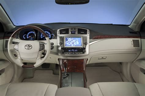 Toyota Avalon 2011 revealed | DriveArabia