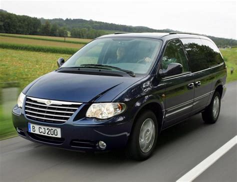 Chrysler Grand Voyager Photos and Specs. Photo: Grand Voyager Chrysler ...