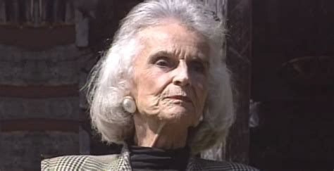 Ruth Graham Biography - Childhood, Life Achievements & Timeline