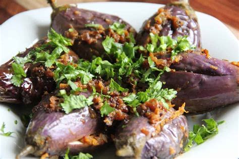 Stuffed Baby Eggplant - ministryofcurry.com