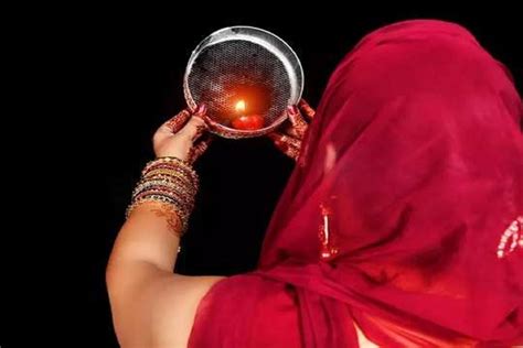 Karwa Chauth 2022 Women Break Fast Perform Rituals As Moon Sighted in ...