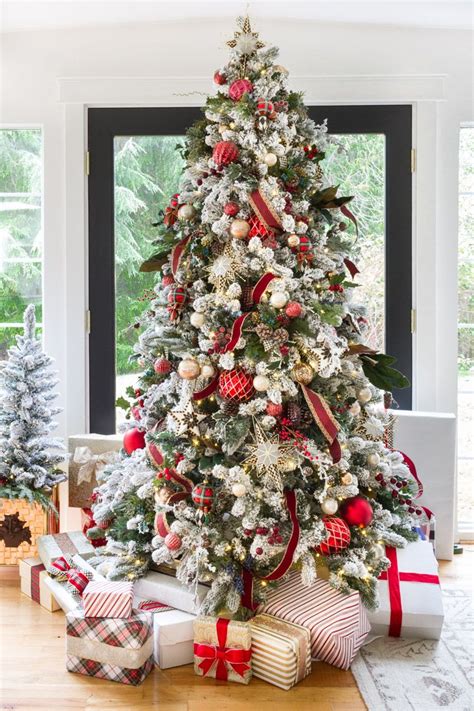 Home For Christmas Tips For Seasonal Decorating | Christmas tree themes ...