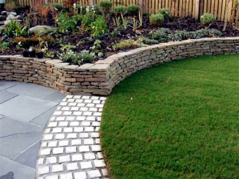 Stone wall in the construction of the garden – ideas for attractive garden architecture ...