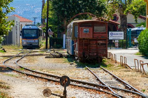 Photo libre de droit de Grèce Train À La Gare De Diakofto Dans Les Gorges De Vouraikos banque d ...