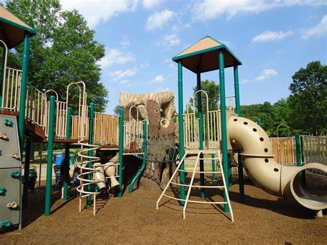 File:Childrens outdoor play equipment in park.jpg - Wikimedia Commons