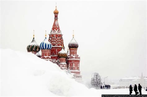 Moscow city hit by the heaviest snowfall in the history photos · Russia ...