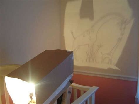 Projector to paint things in the wall. | Home diy, Diy decor, Diy projector