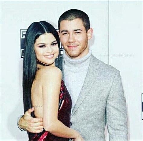 Pin by Sofía Lucero on Nick Jonas and Selena Gómez together | Nick ...