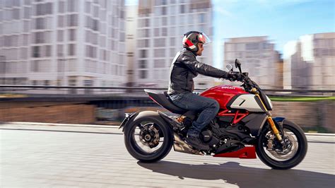 Dancing With The Ducati Diavel Touring Review | atelier-yuwa.ciao.jp