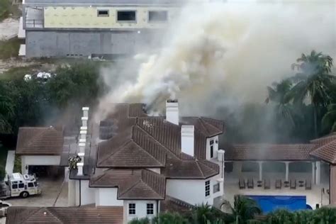 Miami Dolphins Star Tyreek Hill Safe After Massive Fire His Florida Home