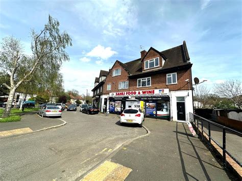 3 bed maisonette to rent in Baber Bridge Parade, Hounslow Road, Feltham TW14, £1,750 pcm - Zoopla