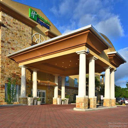 Holiday Inn Express & Suites Fredericksburg $150 ($̶1̶8̶0̶) - UPDATED 2018 Prices & Hotel ...