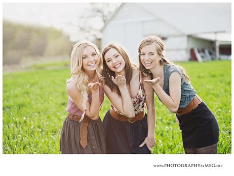 Photography by Meg, Tri-cities Boutique Photographer | Friend photoshoot, Best friend photoshoot ...