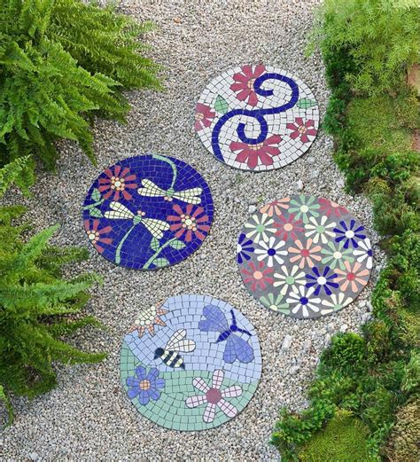 Decorative Stepping Stone Designs for Gardens, Backyards, and Patios ...