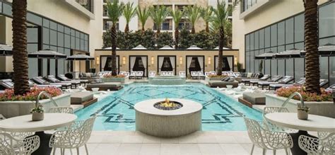 Best Hotels Near Minute Maid Park in Houston - tripbirdie.com