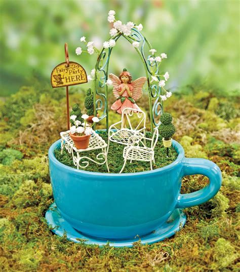 Fairy garden Teacup Planter - Nifty Fairy Garden idea! :0) | Fairy ...
