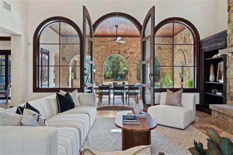 Exquisite Austin, Texas Home: Seamlessly Blending Indoor and Outdoor ...