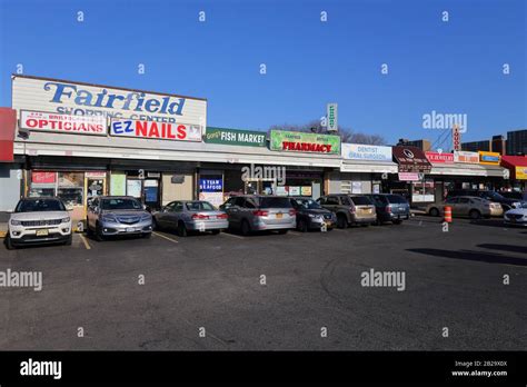 Strip Mall Parking Lot High Resolution Stock Photography and Images - Alamy