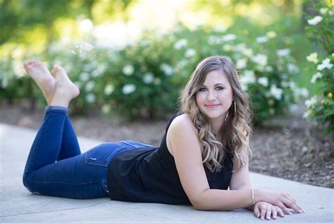 Megan | Raleigh Senior Photographer - Cari Long Photography | Senior pictures girl poses, Senior ...