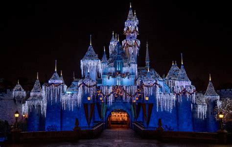 Holiday merriment returns to Disneyland this November | The Disney Blog