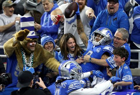 Watch Lions locker room celebration after win vs. Buccaneers