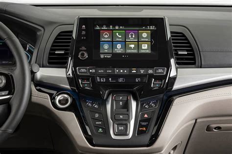 2018 Honda Odyssey Pictures - 303 Photos | Edmunds