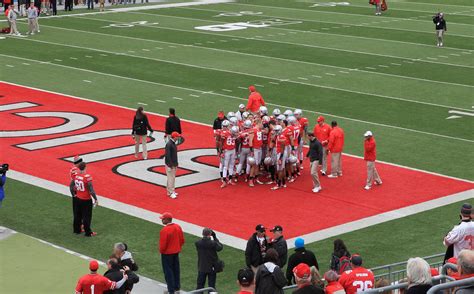 Huddle Up | Ohio State football players huddle up before the… | Flickr