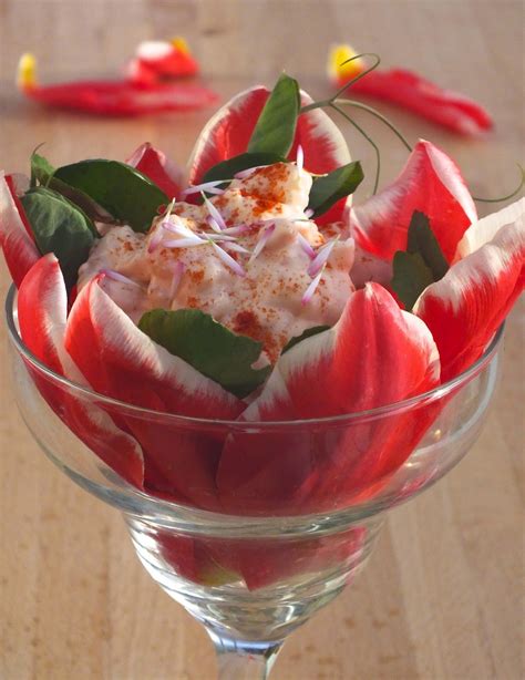 Edible flowers: Tulip Prawn Cocktail. | Edible flowers recipes, Edible flowers, Prawn cocktail