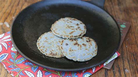 Blue Corn Tortillas Recipe - QueRicaVida.com