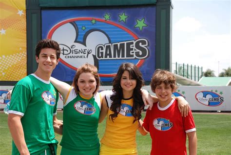 Disney Channel Games : PLAYING OLD DISNEY CHANNEL GAMES! - YouTube - Jessie, violetta, hannah ...