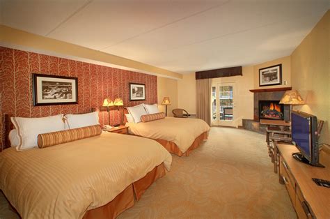 Smoky Mountains Lodging Guide: RELAX IN STYLE AT THE BEARSKIN LODGE IN DOWNTOWN GATLINBURG!