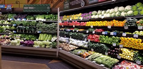 The produce section looked so perfect, I had to stop and take a picture ...