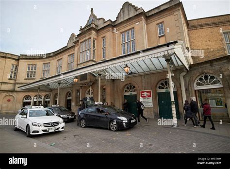 Bath spa rail station hi-res stock photography and images - Alamy