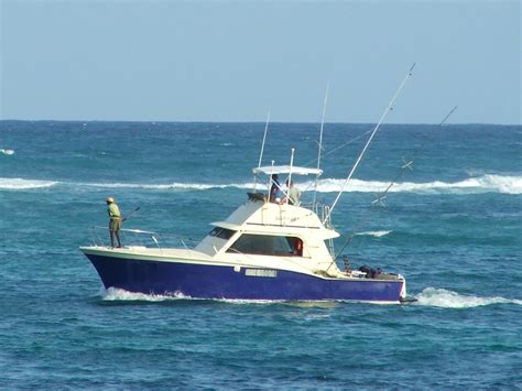 File:Small sport fishing boat.jpg - Wikipedia