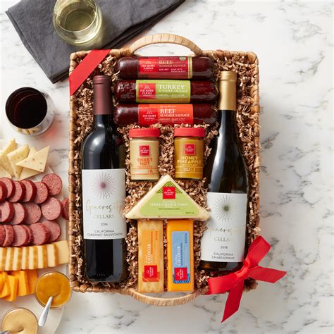 Hearty Bites & Wine Gift Basket | Hickory Farms