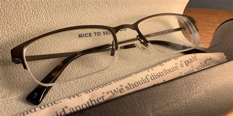 Warby Parker Review: Redefining the Glasses Shopping Experience