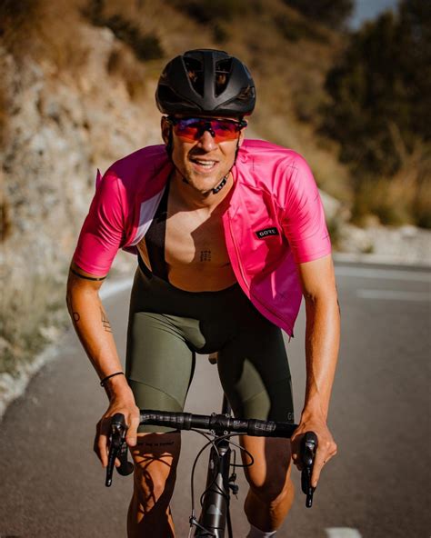 Should you still wear a base layer in the summer? | Cyclist