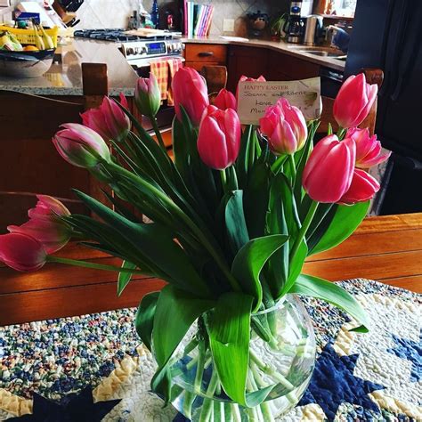 Beautiful tulips for Easter! #designwithjo | Table decorations, Decor, Tulips