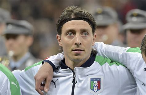 Former Fiorentina & AC Milan captain Riccardo Montolivo retires at age ...