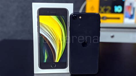 Apple iPhone SE 2020 Unboxing and First Impressions