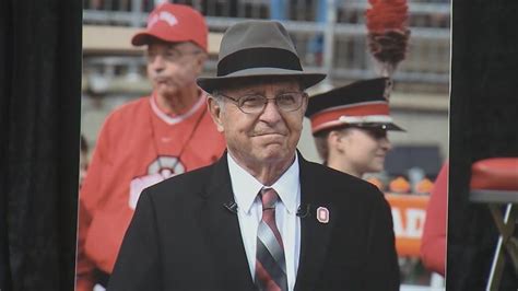 Ohio State community remembers coaching great Earle Bruce | WSYX