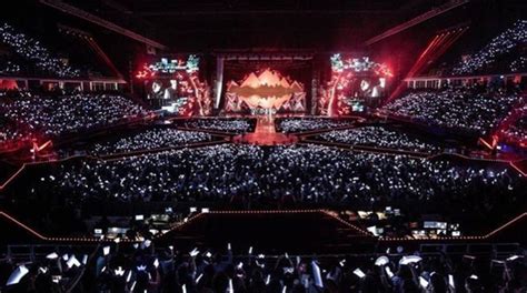 Keren! 5 ldol Kpop Ini Gelar Konser di Panggung yang Enggak Biasa Lho ...