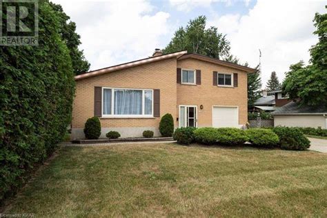 10+ Elmira Houses for Sale | Zolo.ca