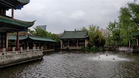 Green Lake Park and Yunnan University : Kunming China | Visions of Travel