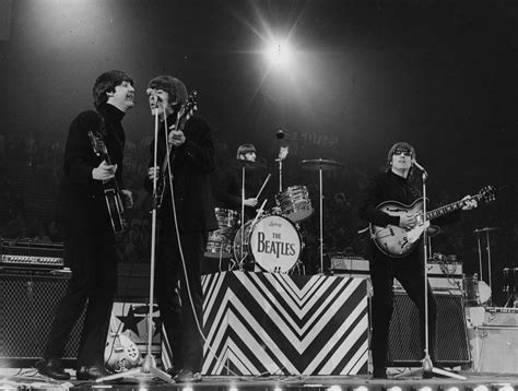 the Beatles on stage in concert in 1966 at Wembley by Herman Selleslags | The beatles, Dc ...