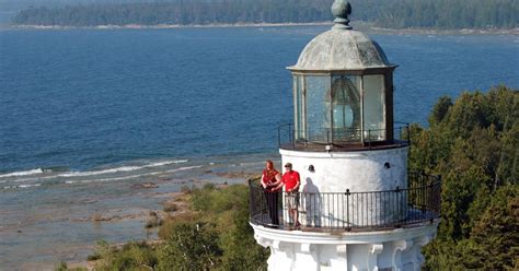 8 Lake Michigan lighthouses to visit in Wisconsin