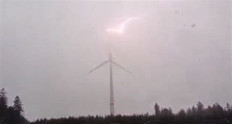 New Video: Turbine Struck By Lightning! - WXGuard Wind