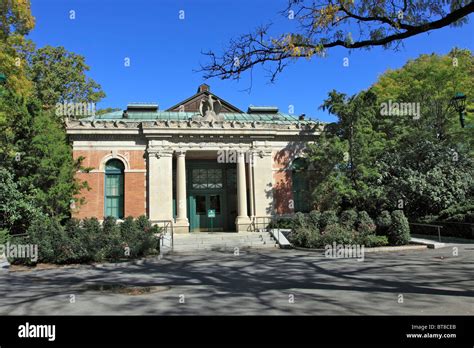 The bird house, Bronx Zoo, New York City Stock Photo - Alamy